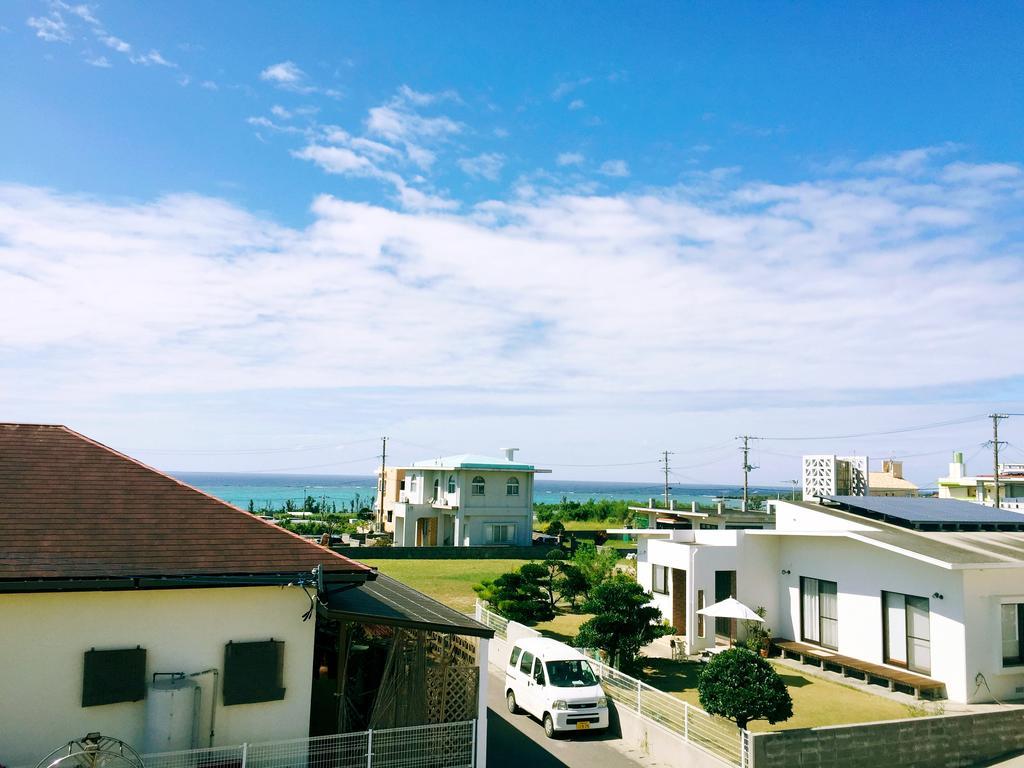 Guest House Route 6 Йомитан Екстериор снимка
