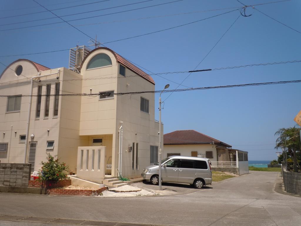 Guest House Route 6 Йомитан Екстериор снимка