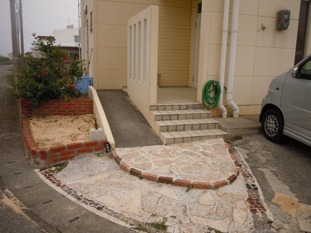 Guest House Route 6 Йомитан Екстериор снимка