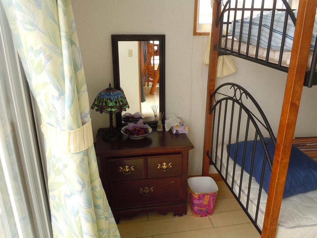 Guest House Route 6 Йомитан Екстериор снимка