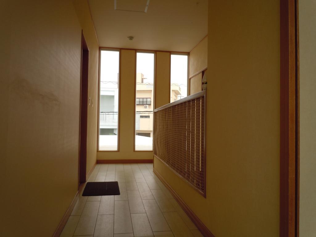 Guest House Route 6 Йомитан Екстериор снимка