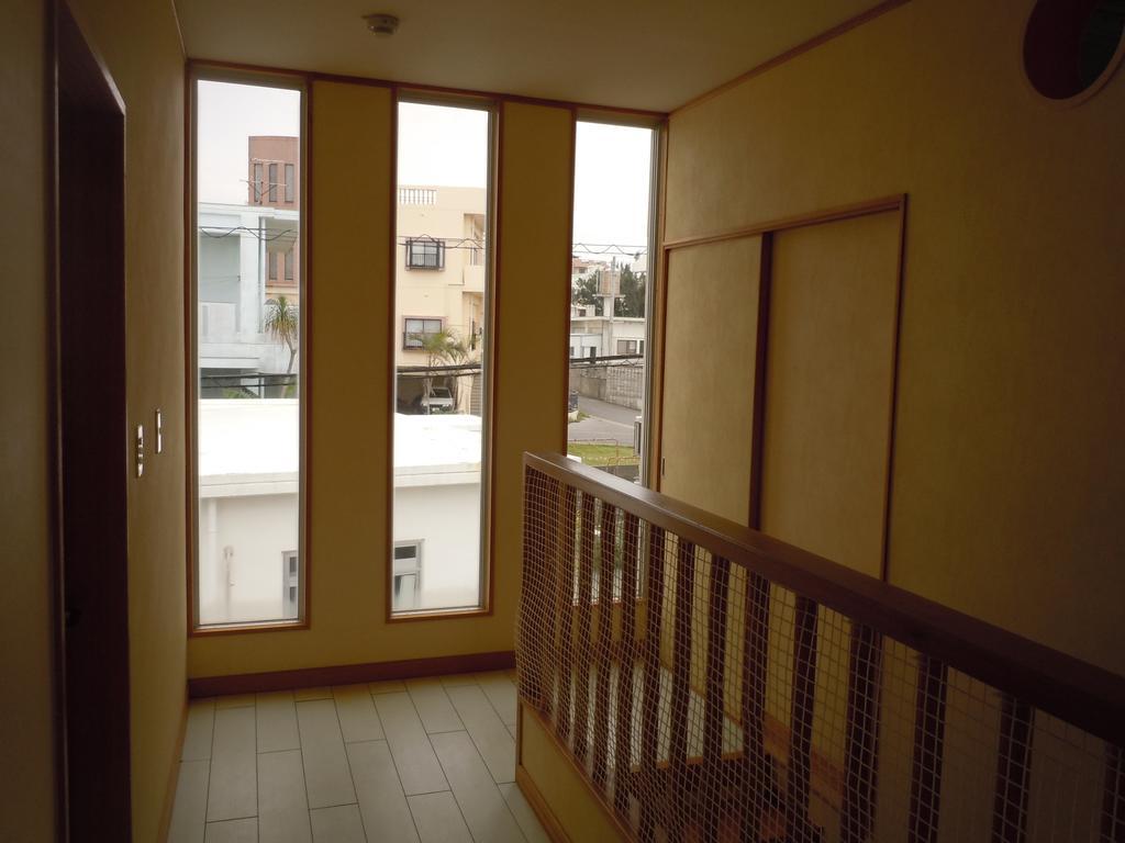 Guest House Route 6 Йомитан Екстериор снимка