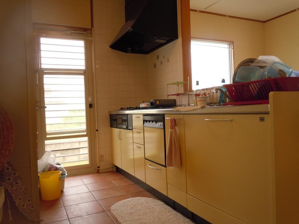 Guest House Route 6 Йомитан Екстериор снимка