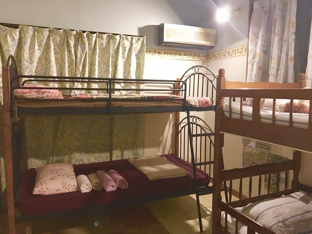 Guest House Route 6 Йомитан Екстериор снимка